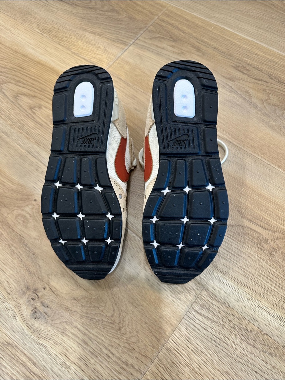 Nike Venture Runner Wide Coconut Milk Size 5 Brand New - Picture 8 of 8